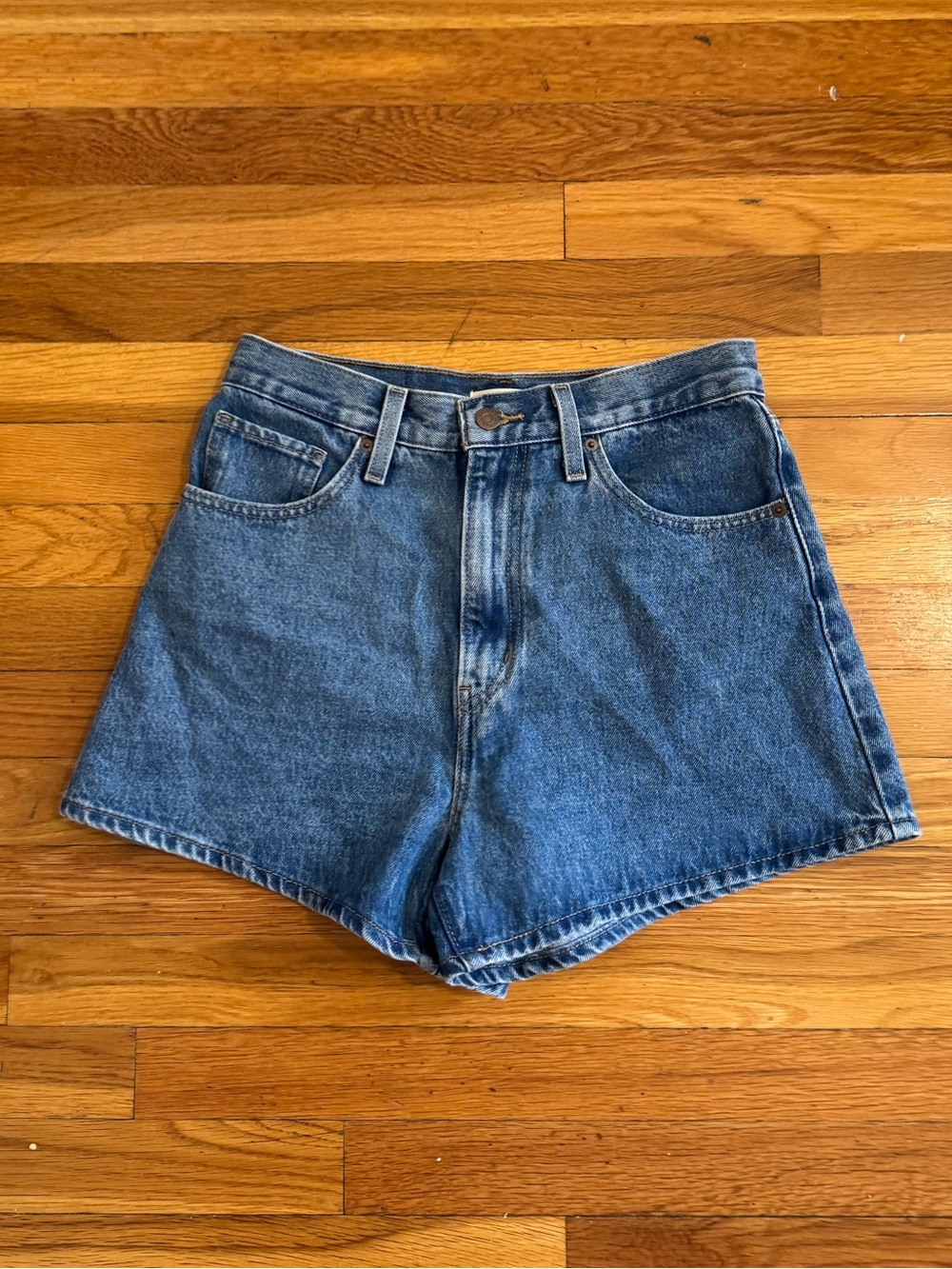 Levi’s High Wasted Mom Shorts size 28